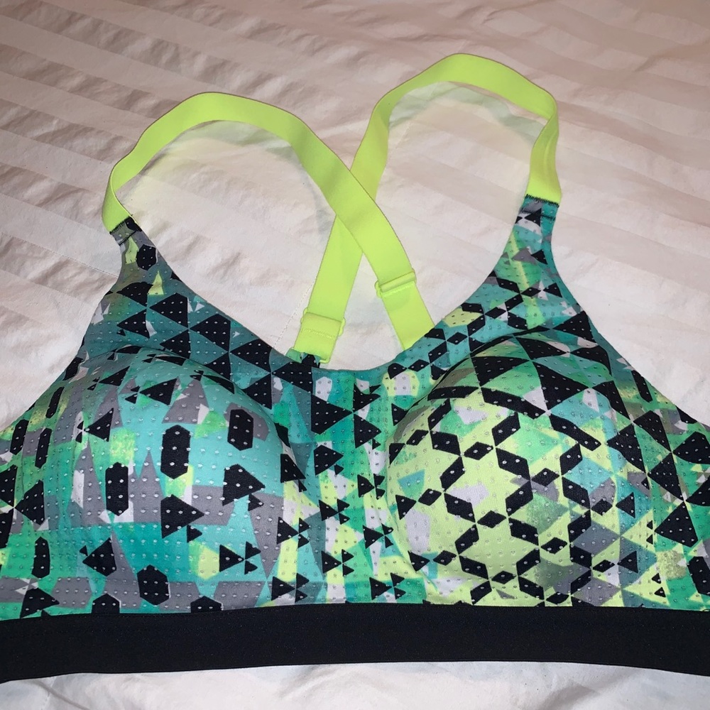 Victoria’s Secret Light Weight Sports Bra